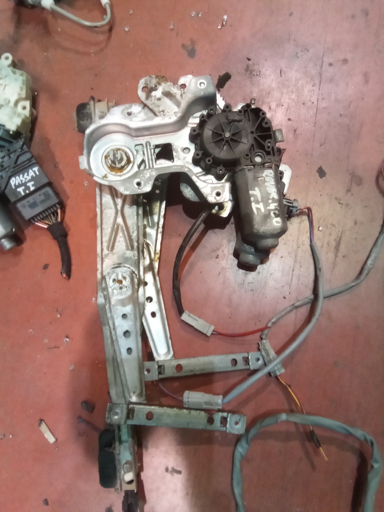 Elevalunas trasero izquierdo rover 400 '00