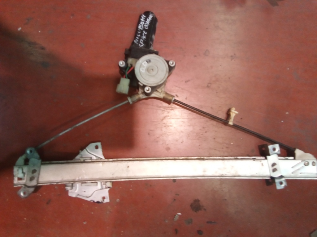 Elevalunas delantero derecho Mitsubishi space runner  '98