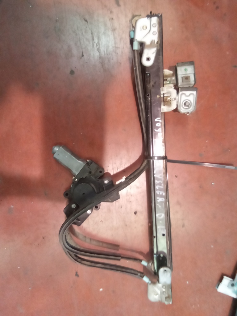 Elevalunas delantero izquierdo chrysler Voyager '04