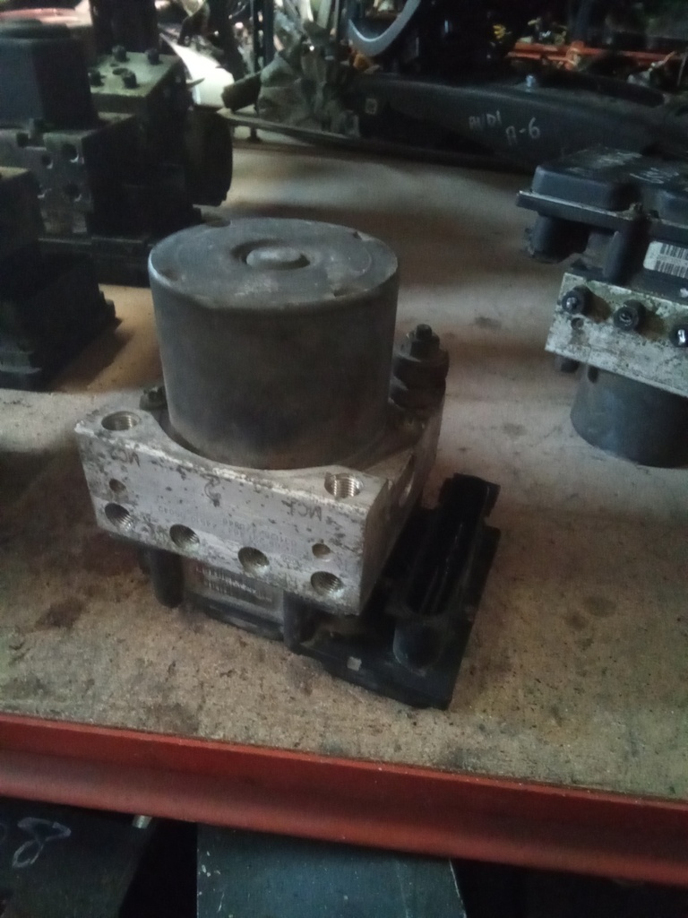 Módulo ABS Toyota Avensis '03