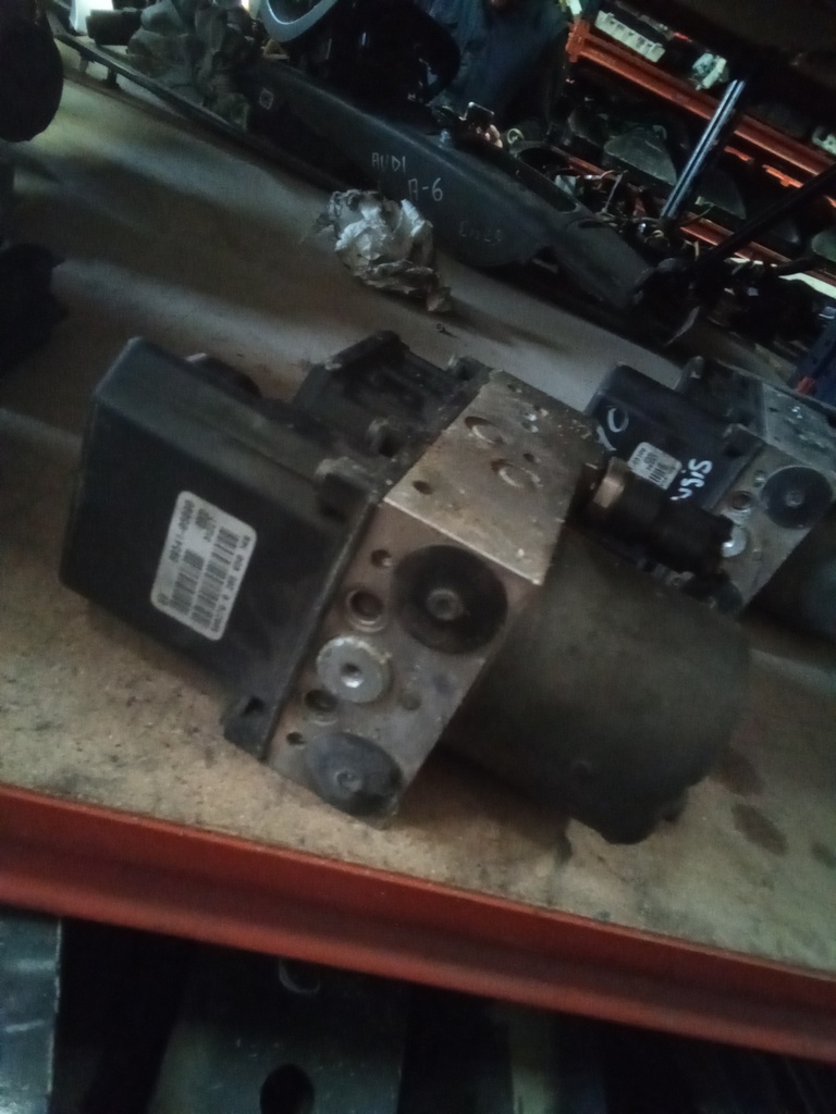 Módulo ABS Toyota avensis '05