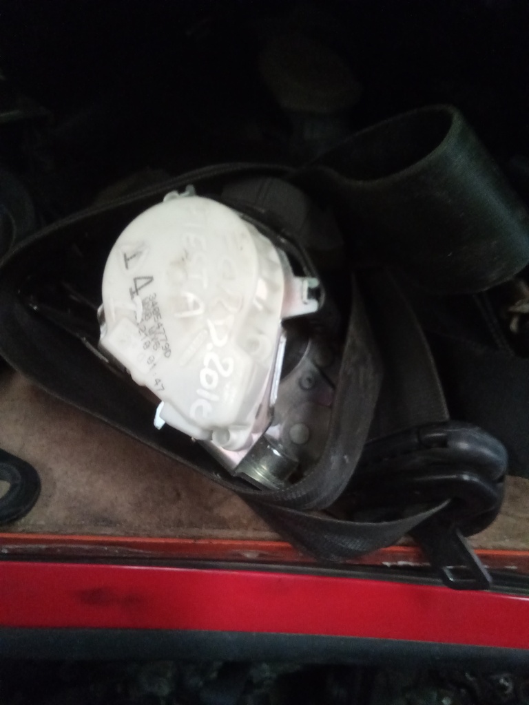 Cinturon delantero izquierdo ford fiesta '10