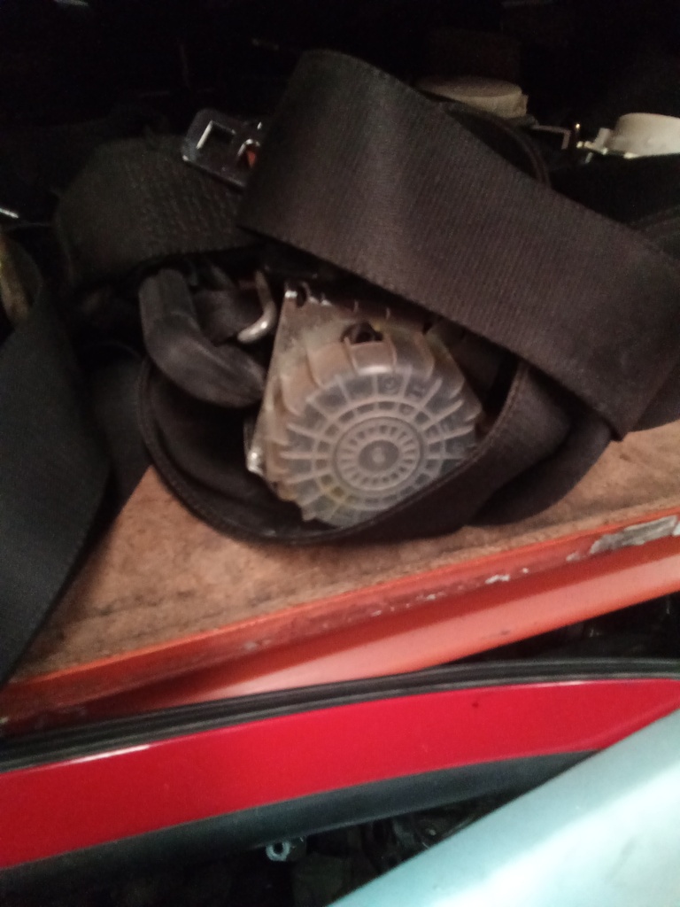 Cinturon delantero izquierdo ford fiesta '01