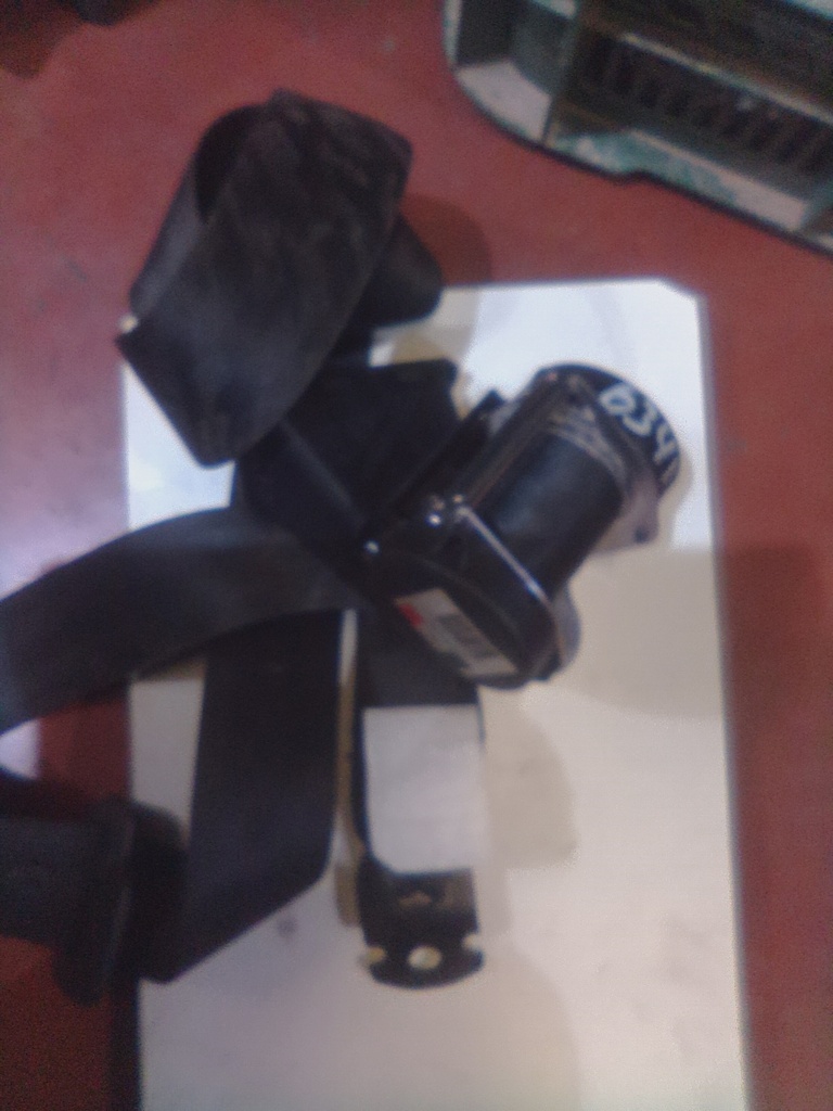 Cinturon trasero izquierdo fiat grande punto '13