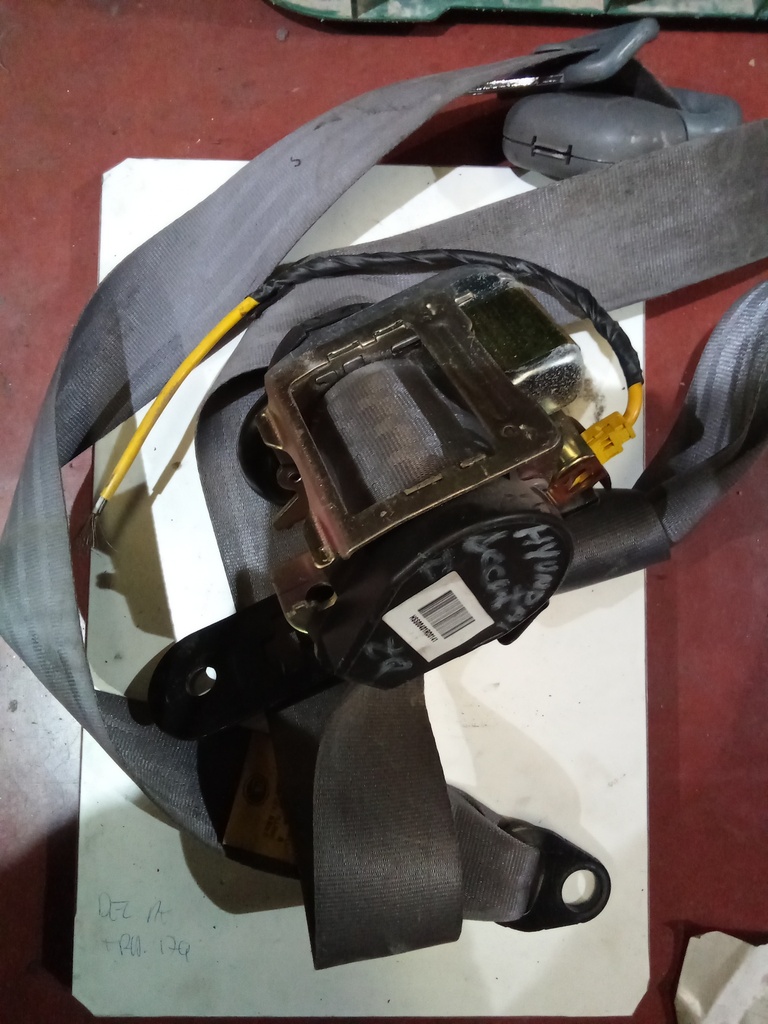 Cinturon delantero izquierdo hyundai accent '01