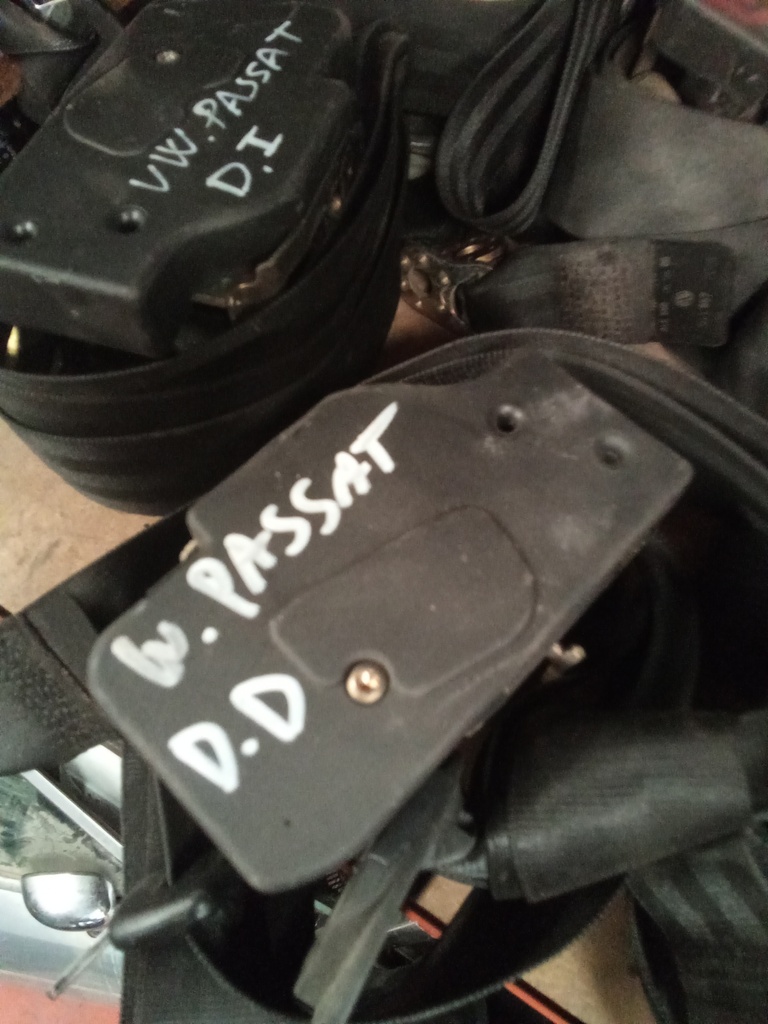 Cinturon delantero derecho volkswagen passat '01