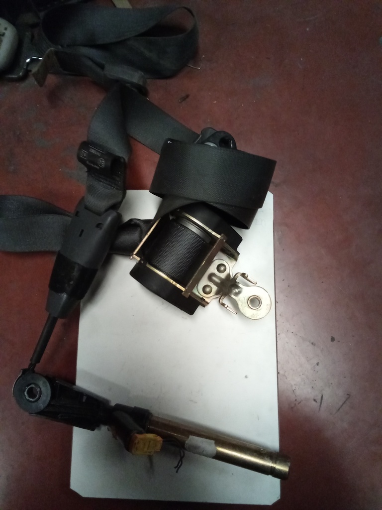 Cinturon delantero izquierdo renault laguna '06