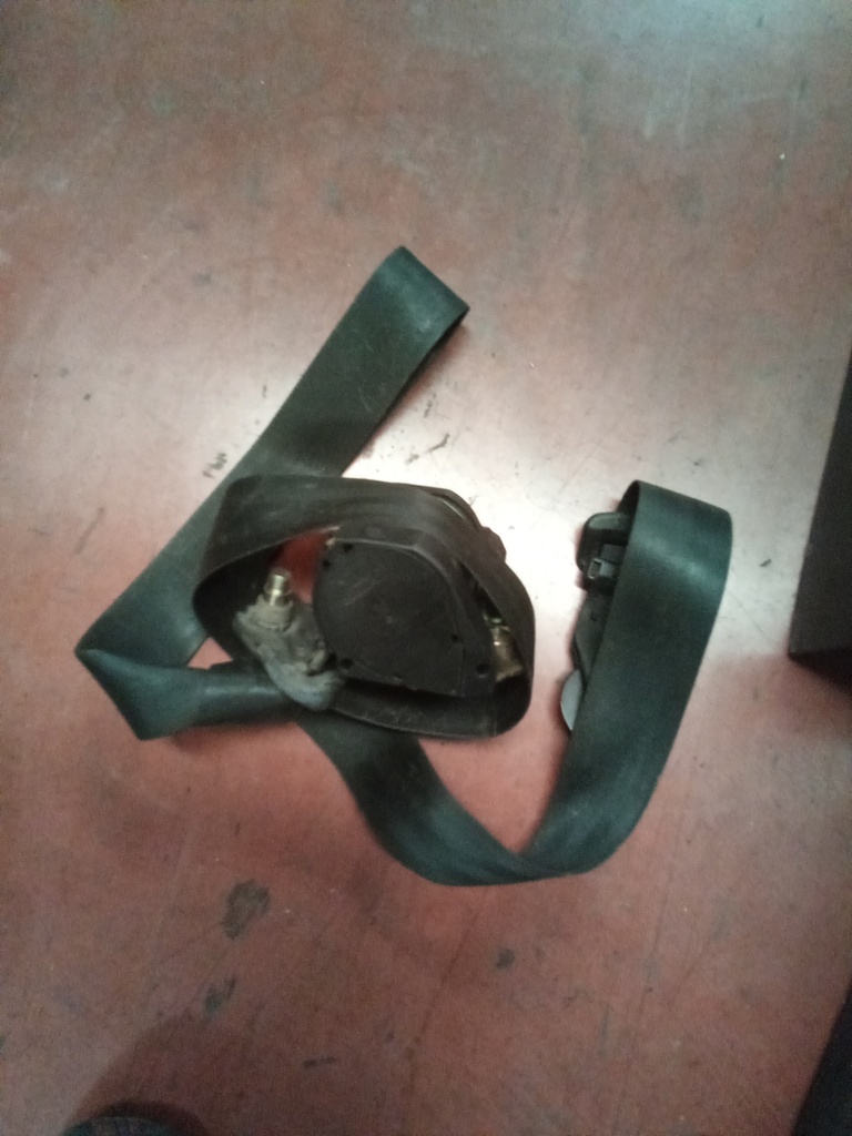 Cinturon seg. tras.izquierdo renault clio '02