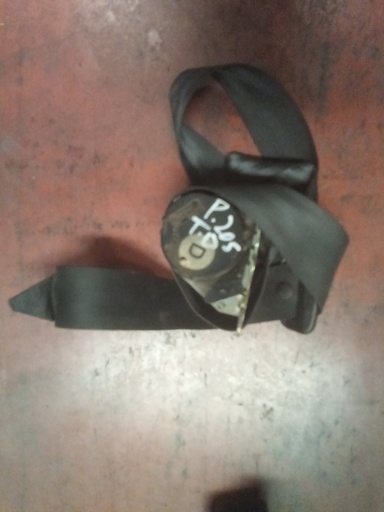 Cinturon trasero derecho peugeot 205 '97