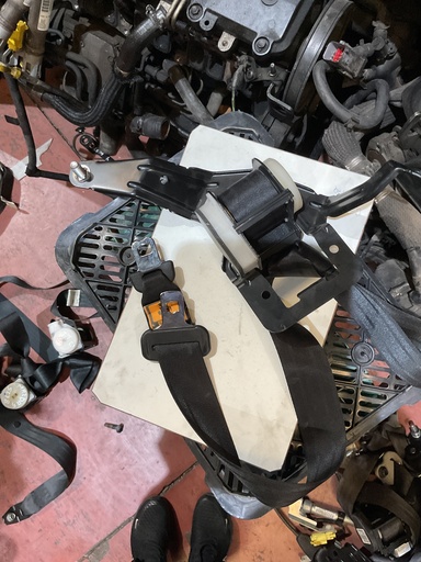 Cinturón seg. tras.central mazda 5 ‘06