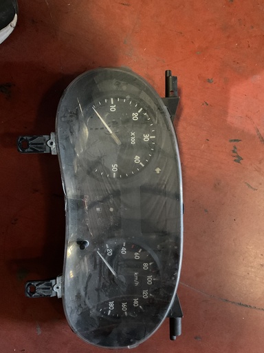 [P 8200199 523 B] Cuadro instrumento renault master 04