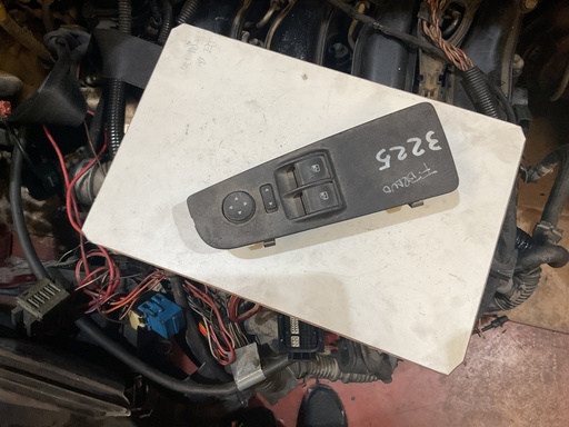 [011650] Botonera eleva lunas izquierda fiat bravo ‘11