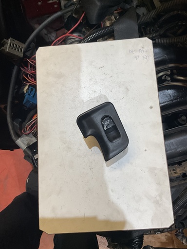 [735263169] Botonera eleva lunas tras.izquierda alfa romeo 147 ‘03