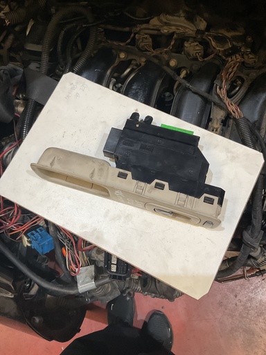 [8682950] Botonera eleva lunas derecha volvo s80 '02