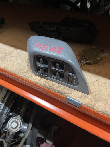 [Sin referencia] Botonera eleva lunas honda concerto ‘92