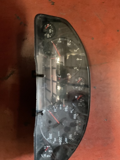 [8D0919033F] Cuadro o instrumentos audi a4 95