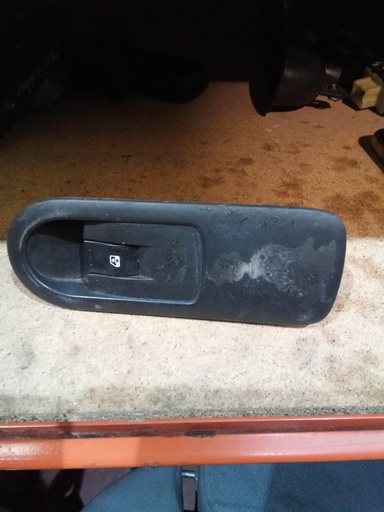 Botonera eleva lunas delantera derecha renault scenic ii '05
