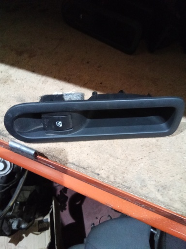 [156013870] Botonera eleva lunas tras. renault scenic '05