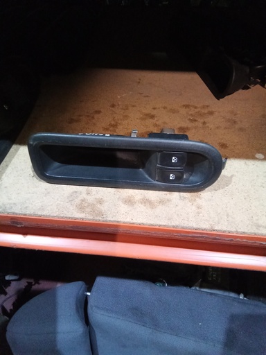 Botonera eleva lunas izquierda renault clio ii  '05