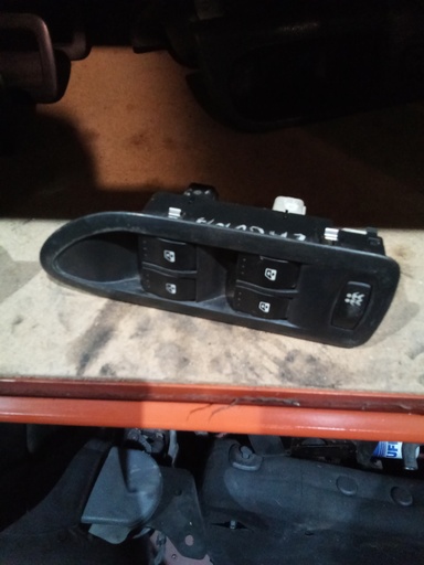 [26515] Botonera eleva lunas izquierda renault laguna ii '04