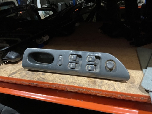 [sin referencia] Botonera eleva lunas izquierda renault laguna ‘99