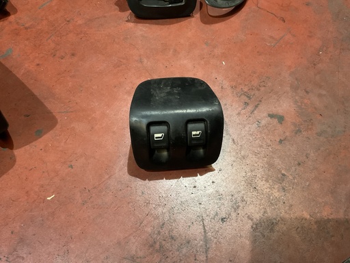 [Sin referencia] Botonera eleva lunas peugeot 206 ‘05