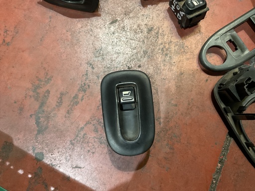 [Sin referencia] Botonera eleva lunas derechapeugeot 306’05