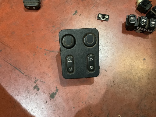 [Sin referencia] Botonera eleva lunas peugeot 306 ‘00