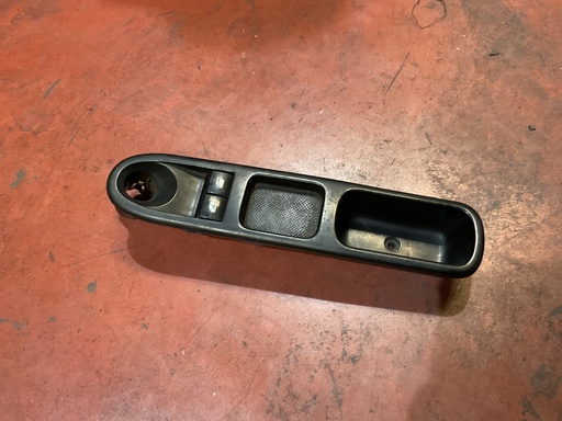 [Sin referencia] Botonera eleva lunas derecha peugeot 207 ‘06