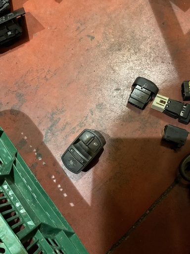 [13259521AA] Botonera eleva lunas opel Corsa d ‘08