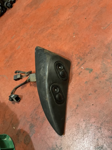 [Son referencia] Botonera eleva lunas opel Corsa b ‘93