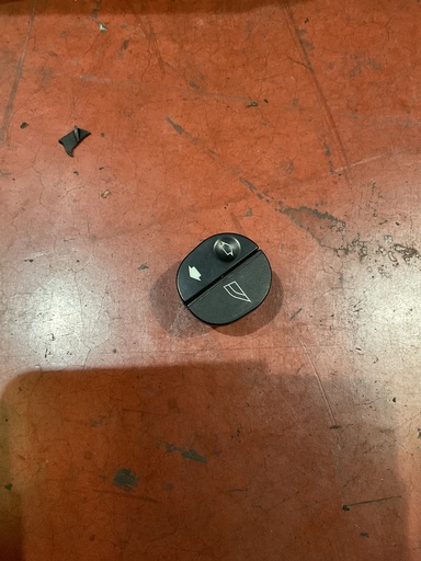 [Sin referencia] Botonera eleva lunas ford fiesta ‘00