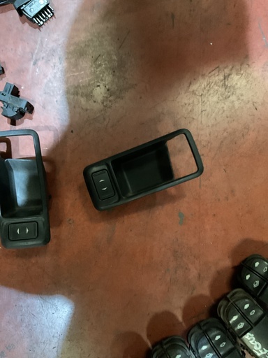 [Sin referencia] Botonera eleva lunas derecha ford focus ii ‘05