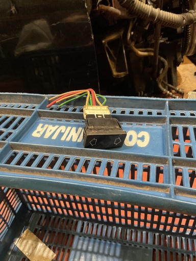 [Sin referencia] Botonera eleva lunas citroen saxo ‘03