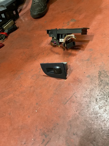 [Sin referencia] Botonera eleva lunas tras. audi a6 ‘00