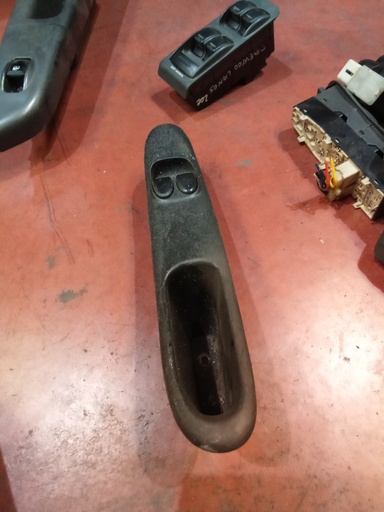 [Sin referencia] Botonera eleva lunas izquierda daewoo lanos '03