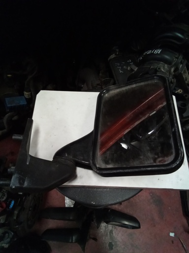 Retrovisor derecho manual nissan trade '94