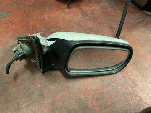 [015334] Retrovisor derecho manual nissan primera ‘99