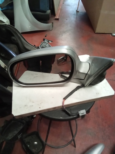 [0117421] Retrovisor izquierdo honda accord '93