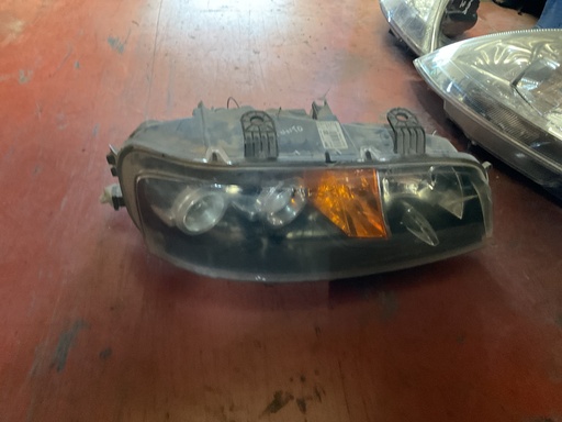 Faro derecho fiat punto ii