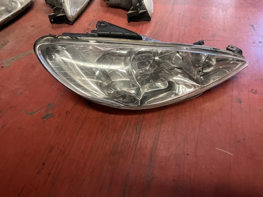 Faro derecho peugeot 206 2000