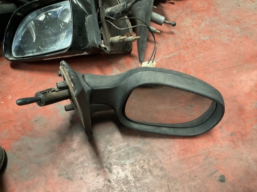 [018011] Retrovisor derecho manual renault clio ii ‘00