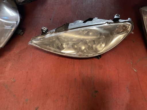 Faro izquierdo peugeot 307 2004
