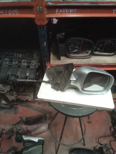 [014067] Retrovisor derecho manual volkswagen polo '01