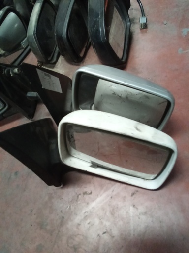 [01813] Retrovisor derecho manual ford scort '95