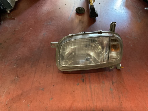 Faro izquierdo Nissan Micra 1996