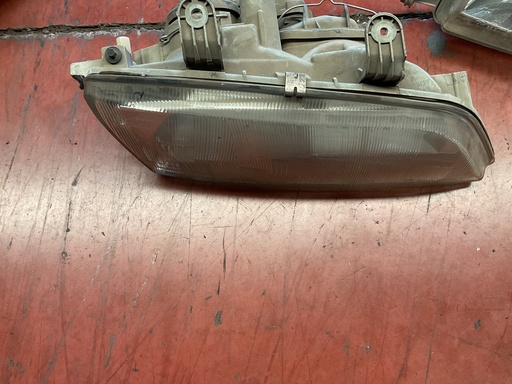 Faro derecho Nissan Primera 1998