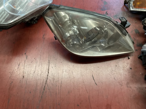 Faro derecho Nissan primera P12