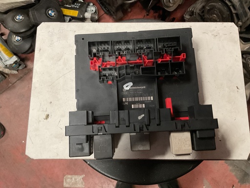 [3C0937049AE] Caja de reles seat leon ‘08