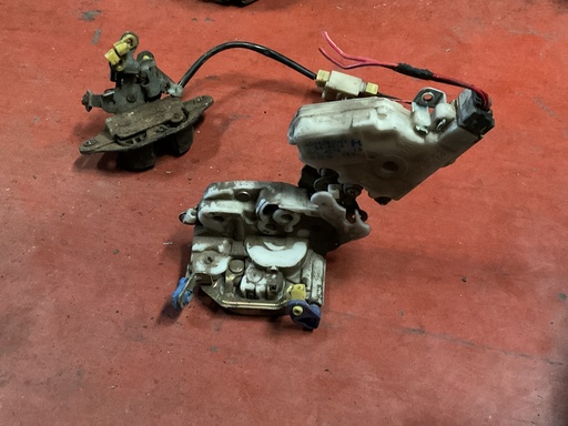 [Sin referencia] Cerradura delantera derecha nissan vanette ‘98